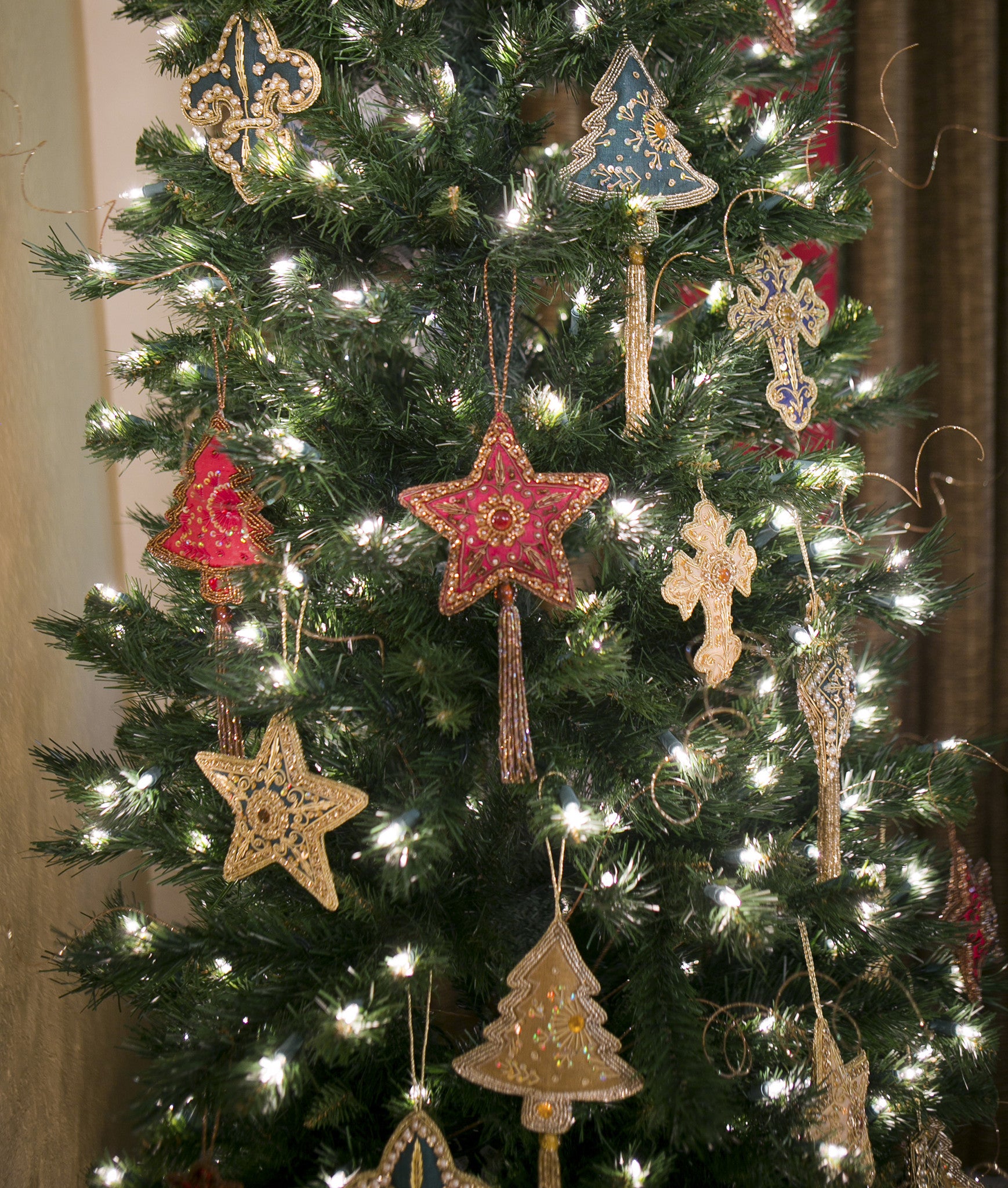 These ornaments will add sparkle and shine to your Christmas tree!